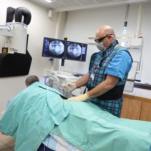 טיפול בכאב | ד"ר רוברט סטרן