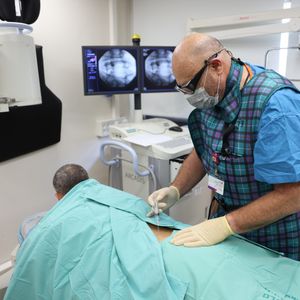 טיפול בכאב | ד"ר רוברט סטרן